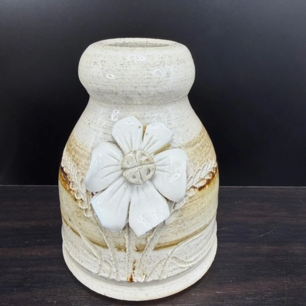 Studio Pottery Bud Vase Handcrafted Stoneware‎ 3D Flower Signed Cream Tan 4.5